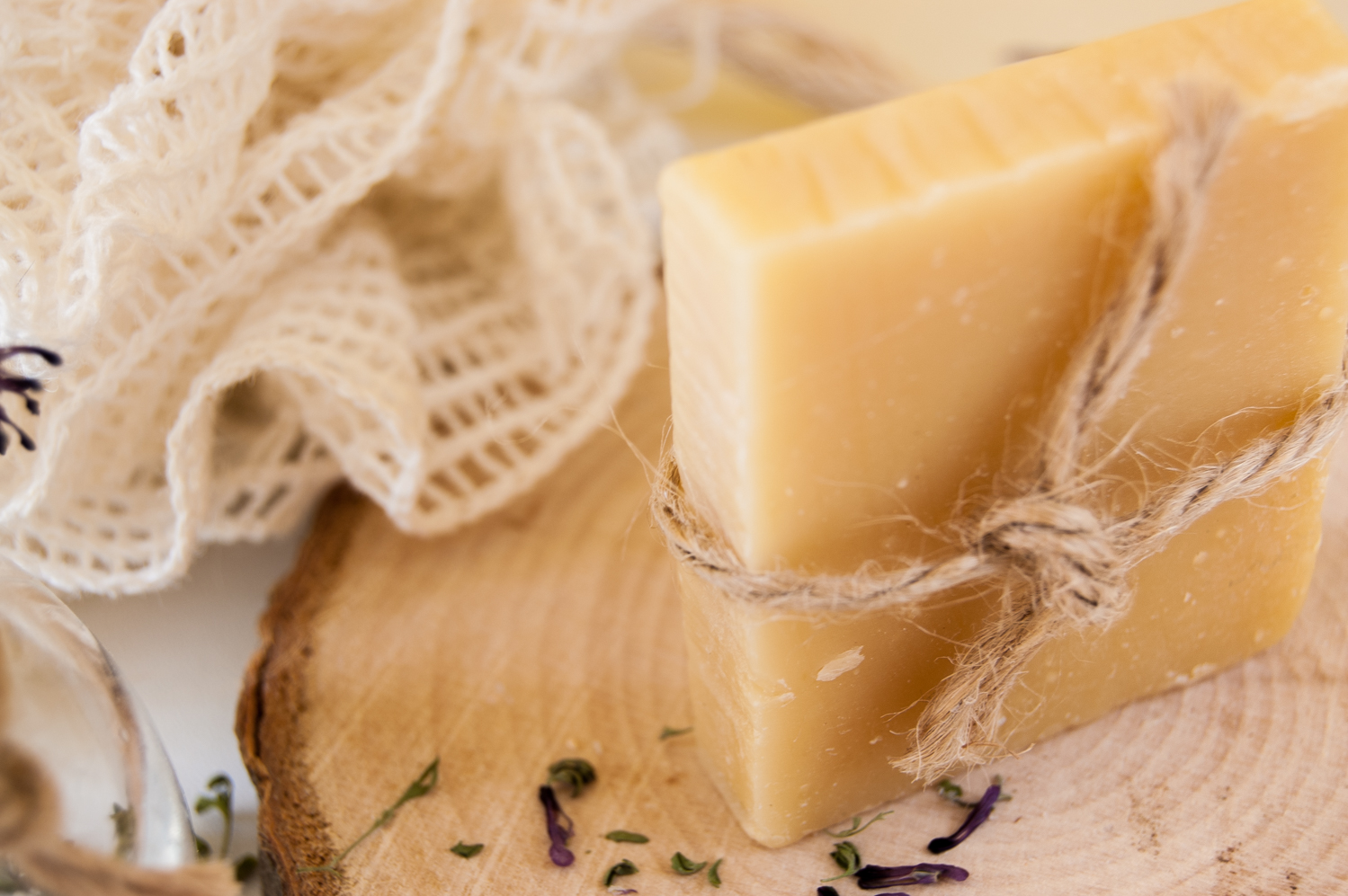 savon Miel aveyron et prune savonnerie buissonnière